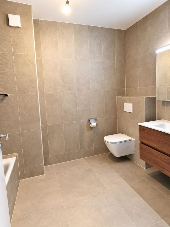 ws3gE_salle_de_bains_minimaliste_en_pierre_beige.jpg