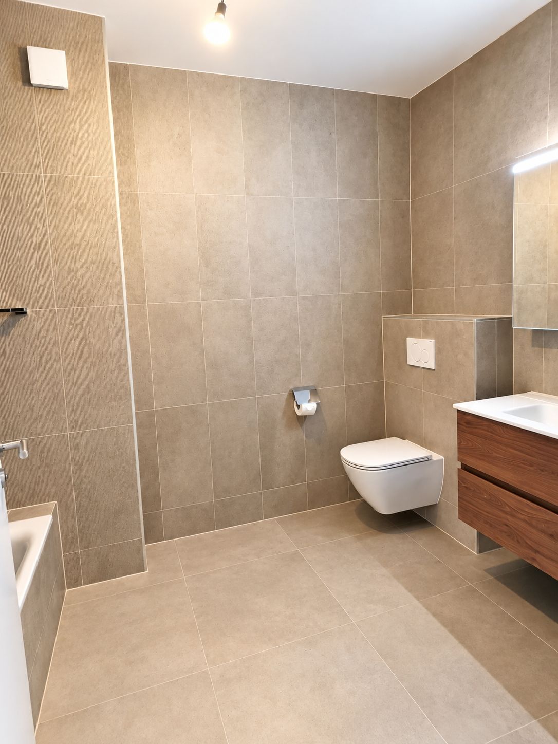 ws3gE_salle_de_bains_minimaliste_en_pierre_beige.jpg