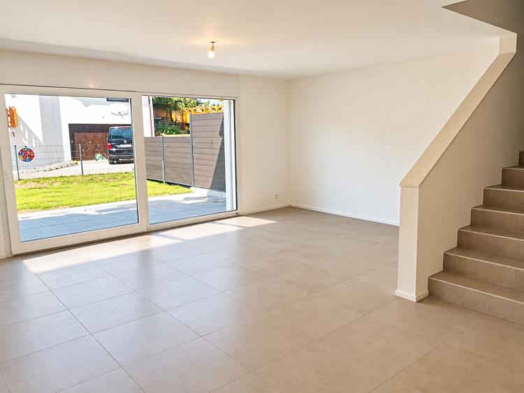 Z6oNN_interieur_minimaliste_baigne_de_lumiere.jpg